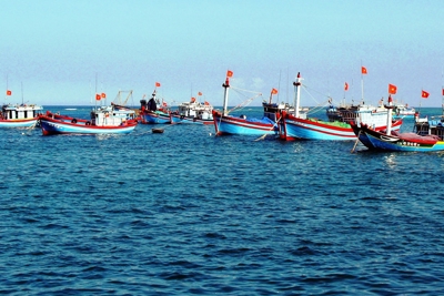 Tiếp sức cho những cột mốc sống bảo vệ chủ quyền biển đảo